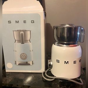 SMEG Milk Frother